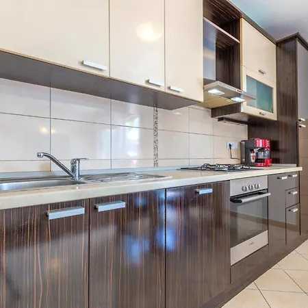 3 Bedroom Cozy In Apartment